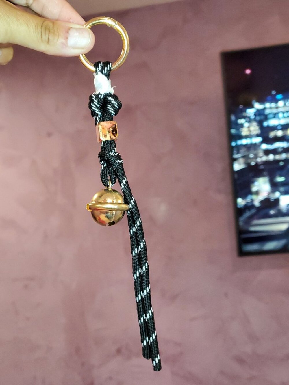 Keychain set of 2 there's also a beige one 🤍🤎🖤